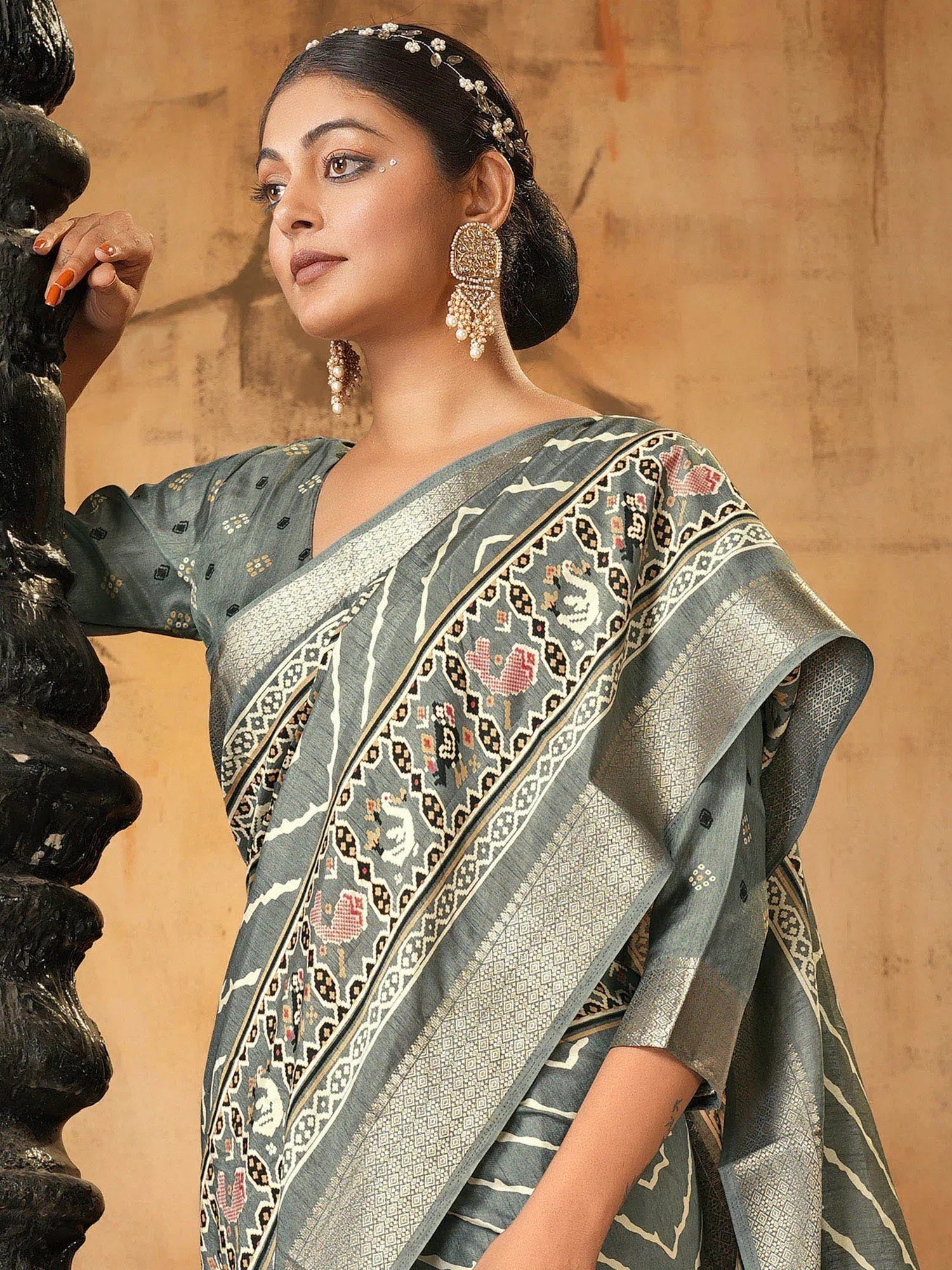 Saree Mall Women's Dola  Grey Printed Designer Saree With Blouse Piece-JANNAT3005 Subtle Shimmer Blouse