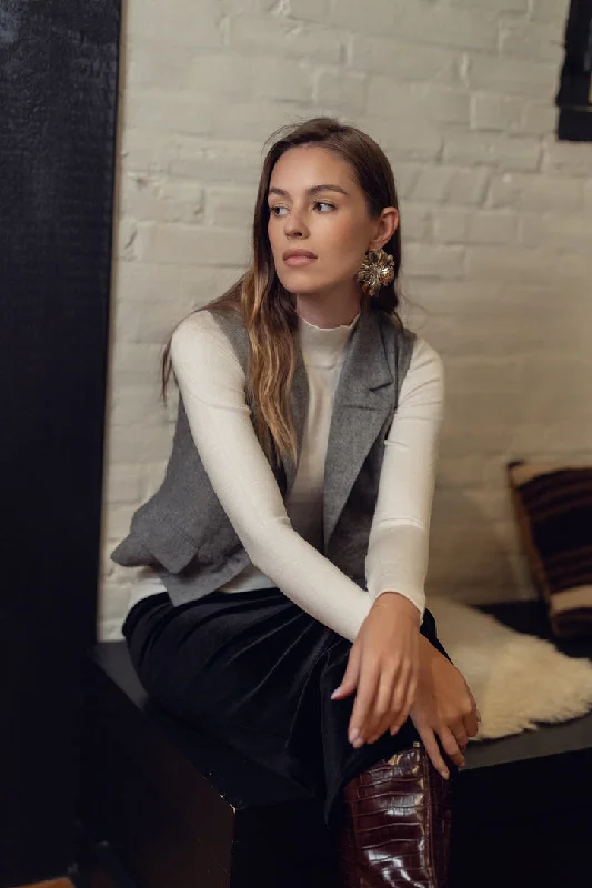 PB&J Outline Ladies Flat Knit Viscose Mock Neck Sweater - Off-White Hooded Sweater Collared Sweater Shawl Collar PB&J Outline Ladies Flat Knit Viscose Mock Neck Sweater - Off-White Hooded Sweater Collared Sweater Shawl Collar
